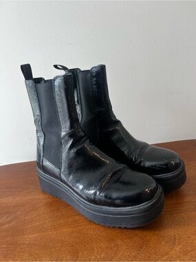 Vagabond Black Platform Chelsea Boots - Women's